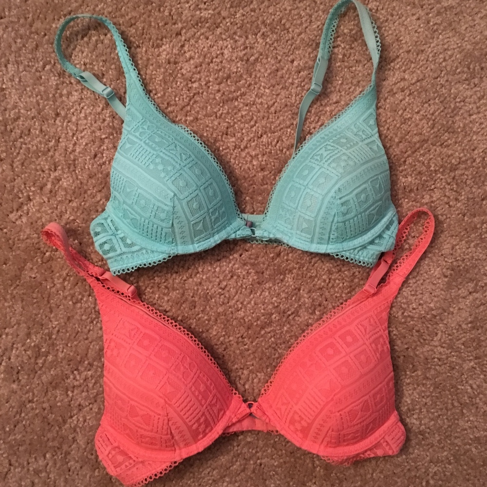 Lot of 2 aerie v-neck t-shirt bras